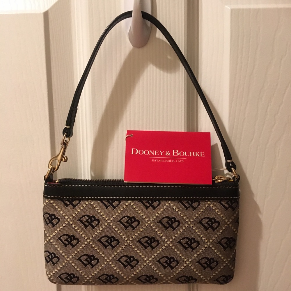 NWT - Dooney and Bourke wristlet - black and cream